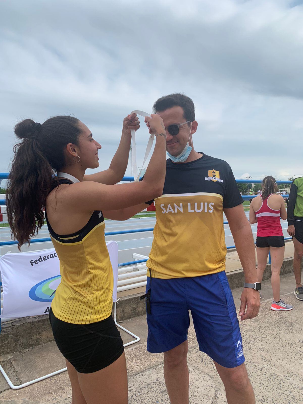 Valentina Polanco con Pedro Nadal, su entrenador