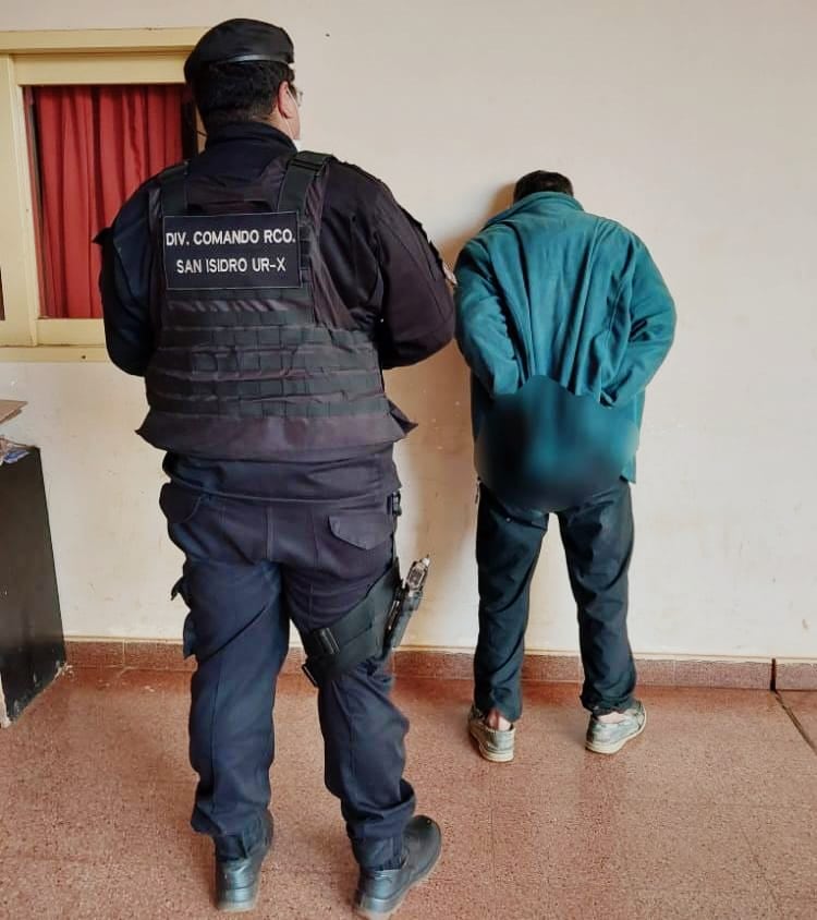 Individuo fue detenido tras violentar con un arma a sus progenitores.