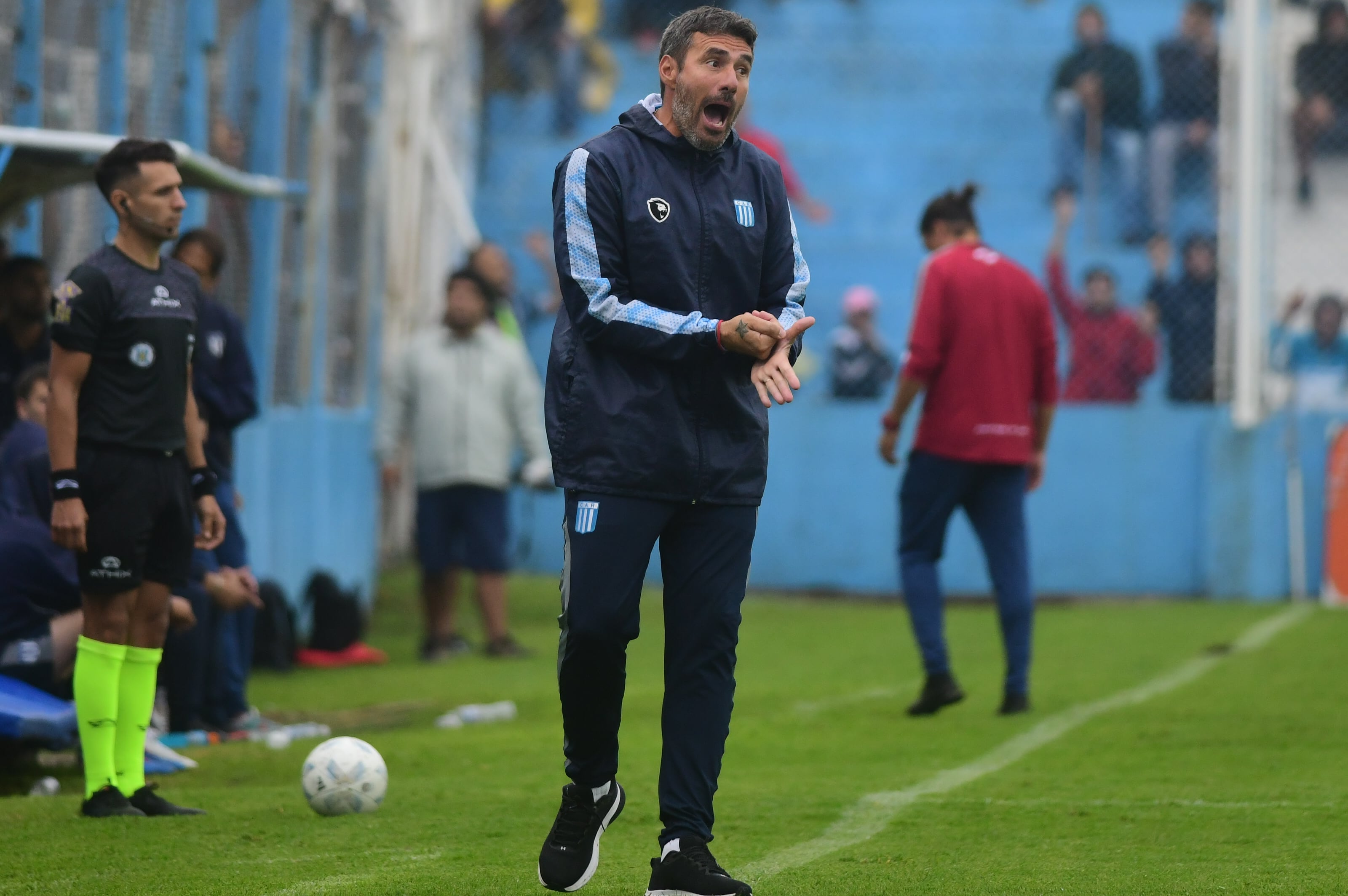 Racing de Nueva Italia enfrentó a Tristán Suárez en el estadio Miguel Sancho por la Primera Nacional. (La Voz)