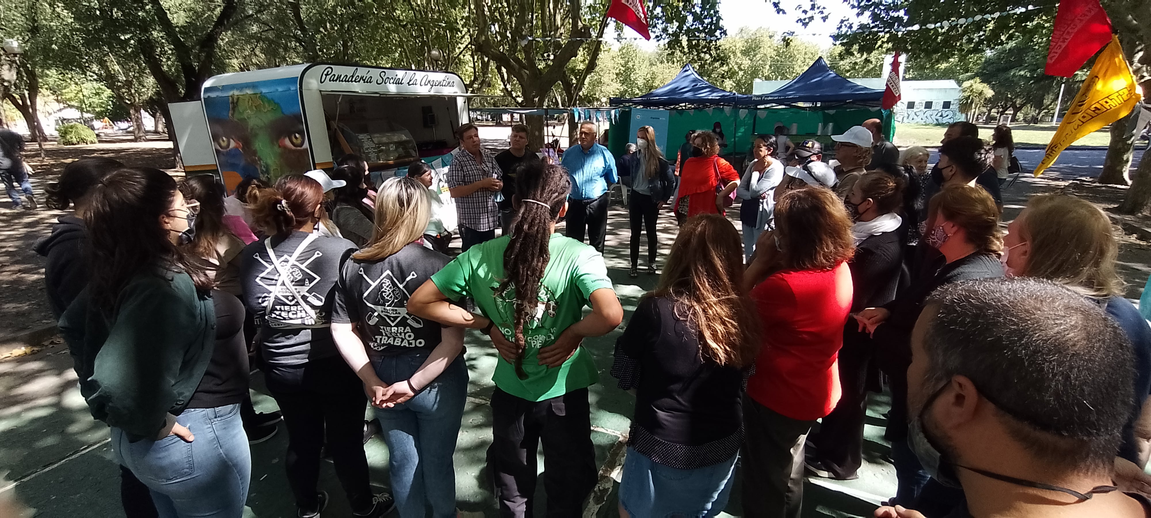 La Feria del Buen Vivir del Plan Federal de Ferias de Desarrollo Social de la Nación, fue visitada por el Jefe de la Agencia Territorial del Ministerio Social de la Nación el Prof. Daniel Di Bartolo