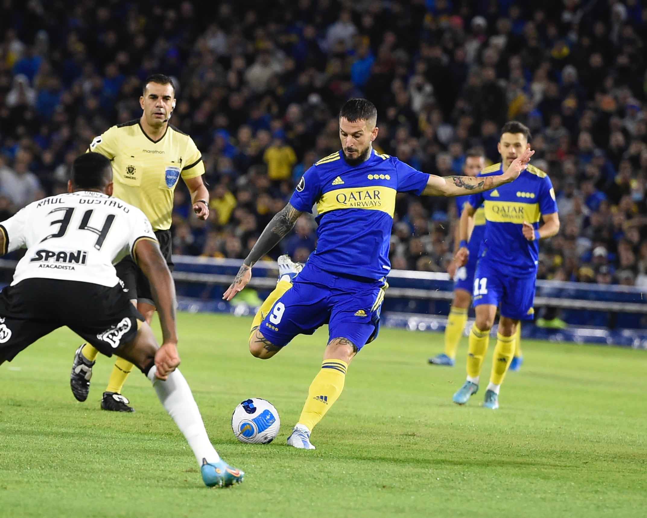 Darío Benedetto puso el 1 a 1 de Boca ante el Corinthians.