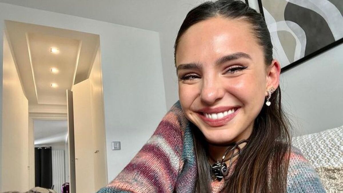 ¿Medias con crocs? Qué es la tendencia ugly a la que ya se sumó Juanita Tinelli