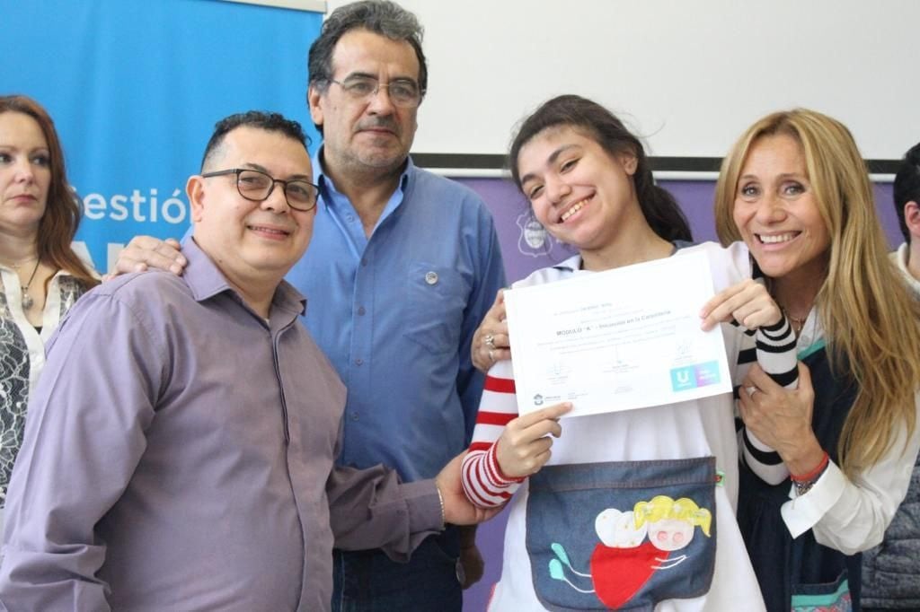 Alumnos de escuela especial recibieron certificados de Formación laboral