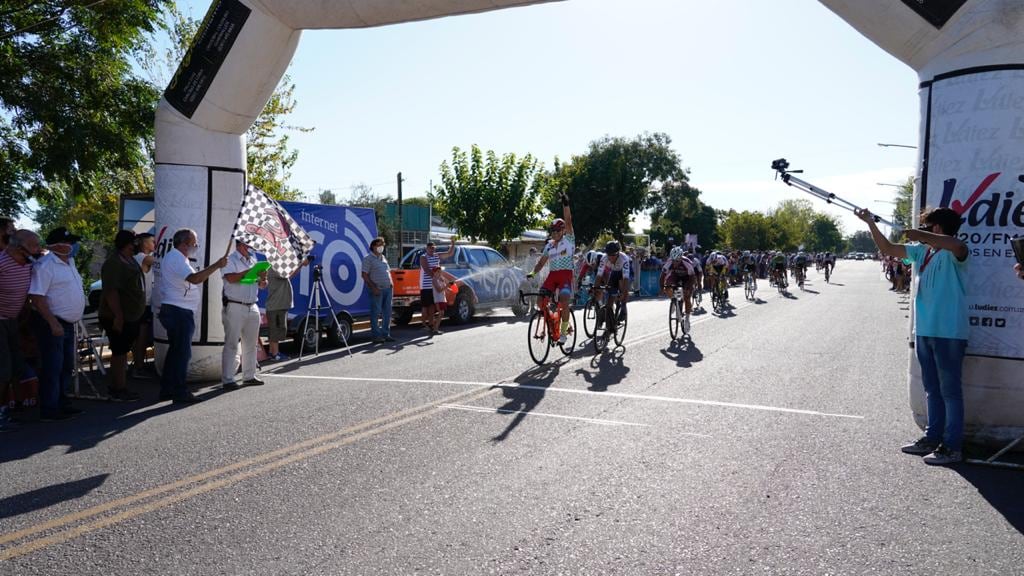 Nicolás Naranjo, el ganador de la sexta etapa de la 45° Vuelta de Mendoza. / LOS ANDES.