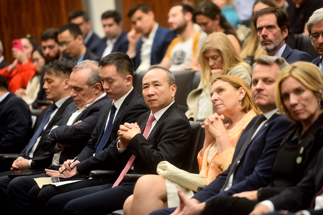 Con la presencia del embajador de China en Argentina, Wei Wang, y el rector de una UNC, Jhon Boretto, se realiza el China Day, una jornada sobre la economía y los negocios con China en la Facultad de Ciencias Económicas. (Pedro Castillo / La Voz)