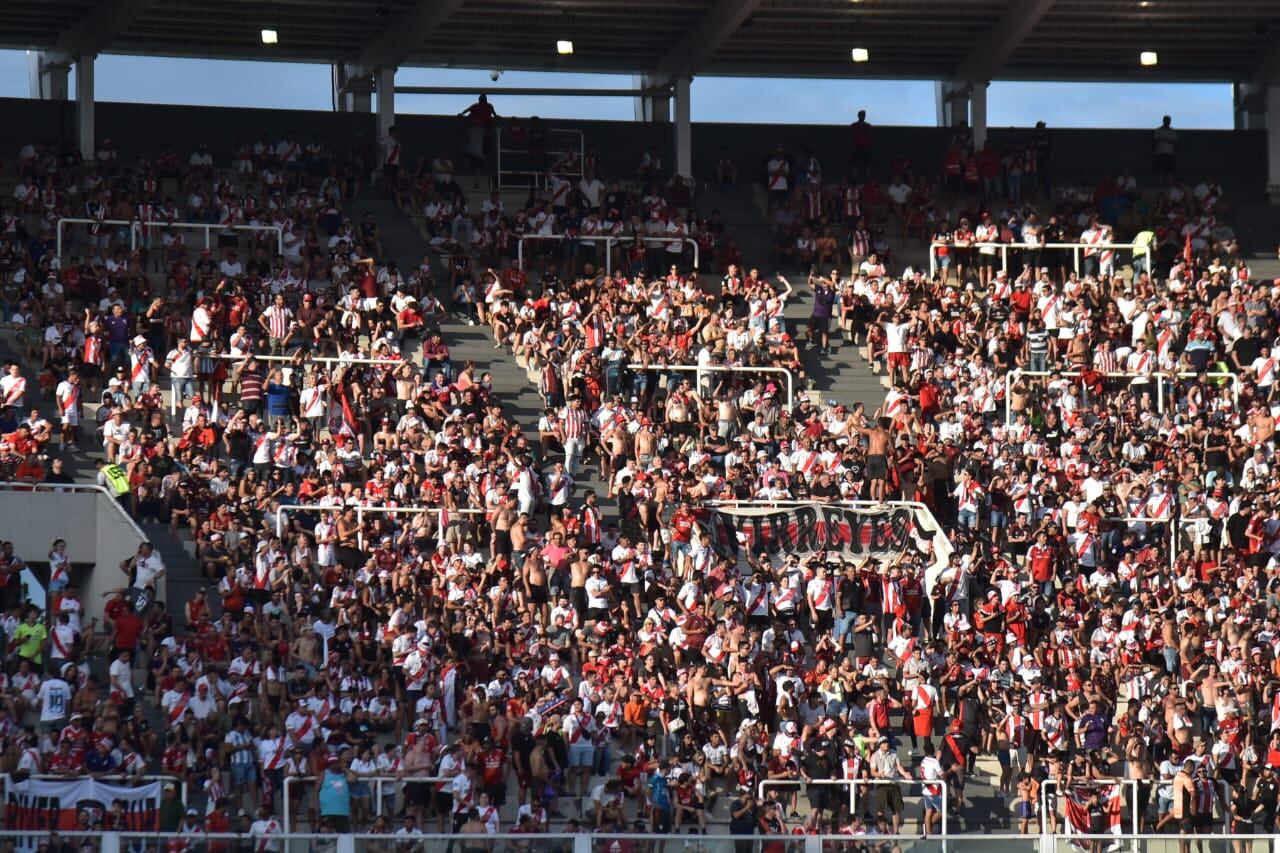 Belgrano y River jugaron en el estadio Mario Alberto Kempes ante más de 50 mil personas.