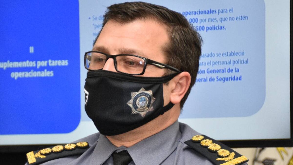 Le pidieron la renuncia al subjefe de la policía santafesina por un escándalo de corrupción