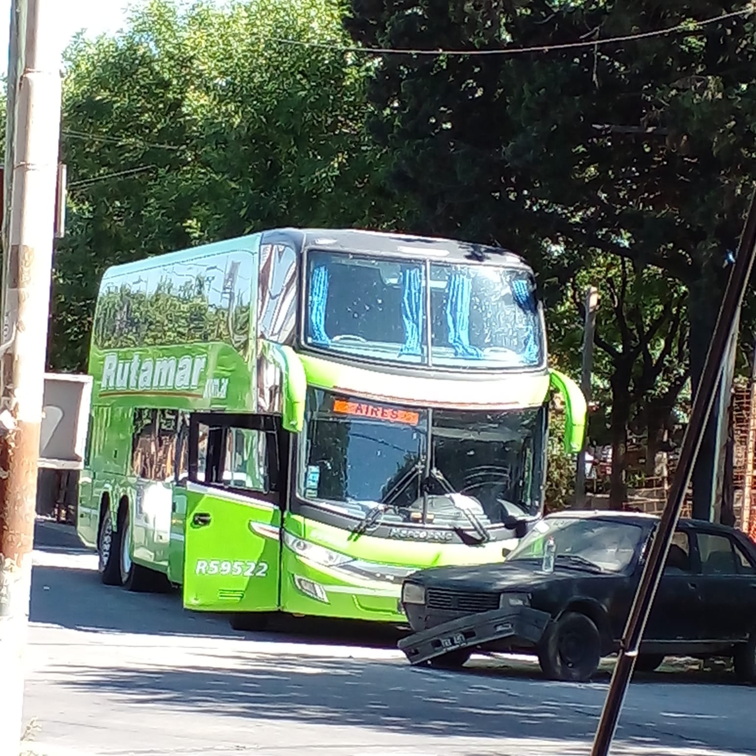 El micro de "Rutamar" llevaba 69 pasajeros que regresaban de Villa Gesell