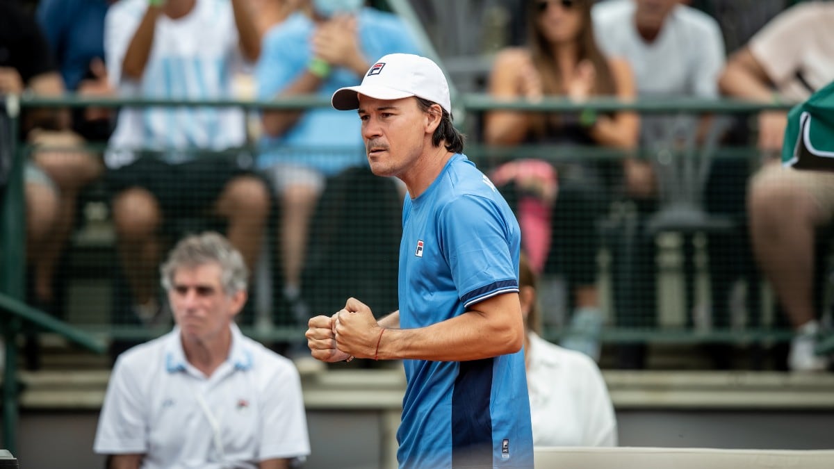 Guillermo Coria en su debut como capitán de Copa Davis, a puro festejo.