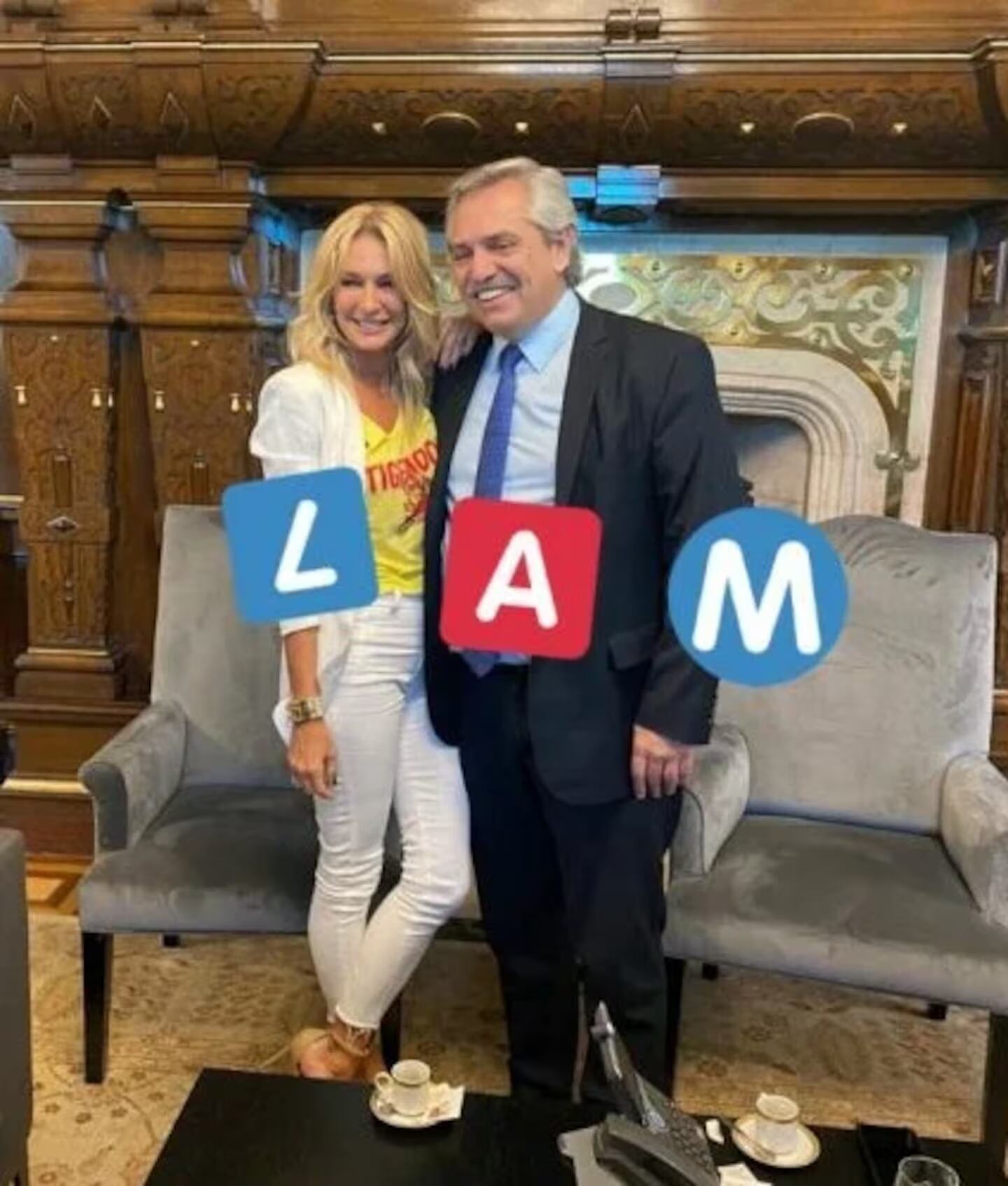 Yanina Latorre junto a Alberto Fernández tomando un café en la Casa Rosada (Foto: X)