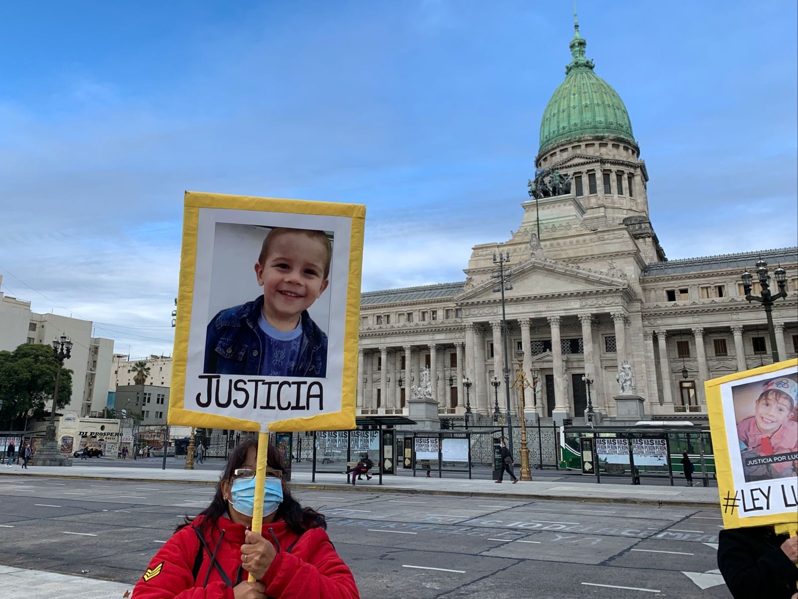 Familiares de Lucio Dupuy marcha al Congreso de la Nación.