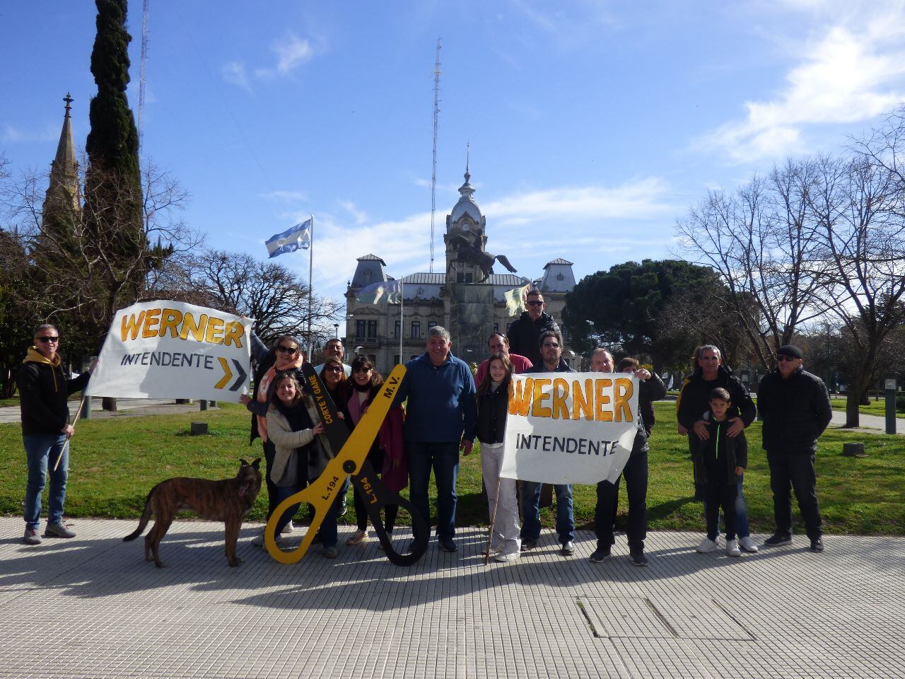 Caravana de Werner Nickel por el centro de la ciudad