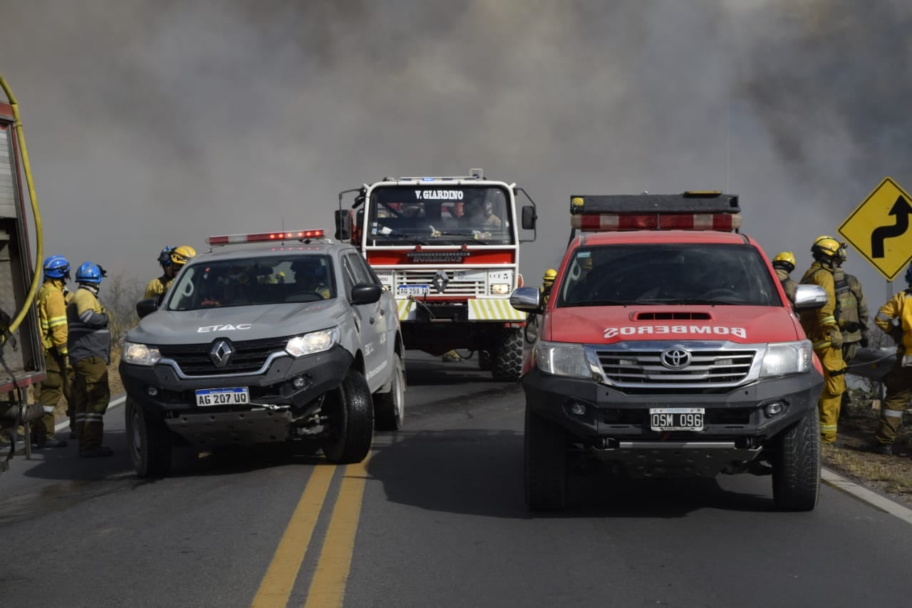 Bomberos y Policía Caminera cortaron la ruta 38.