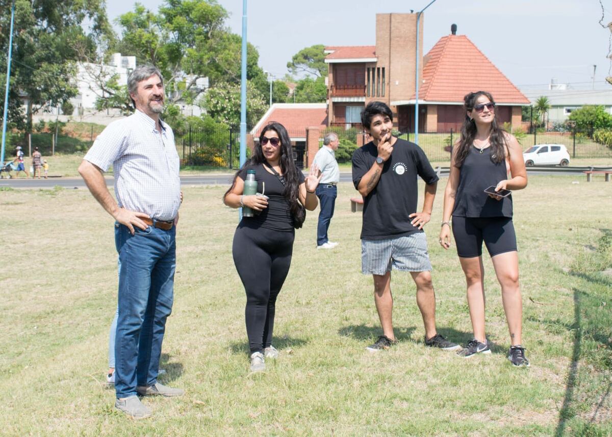Angel Giano visitó barrio La Bianca en Concordia