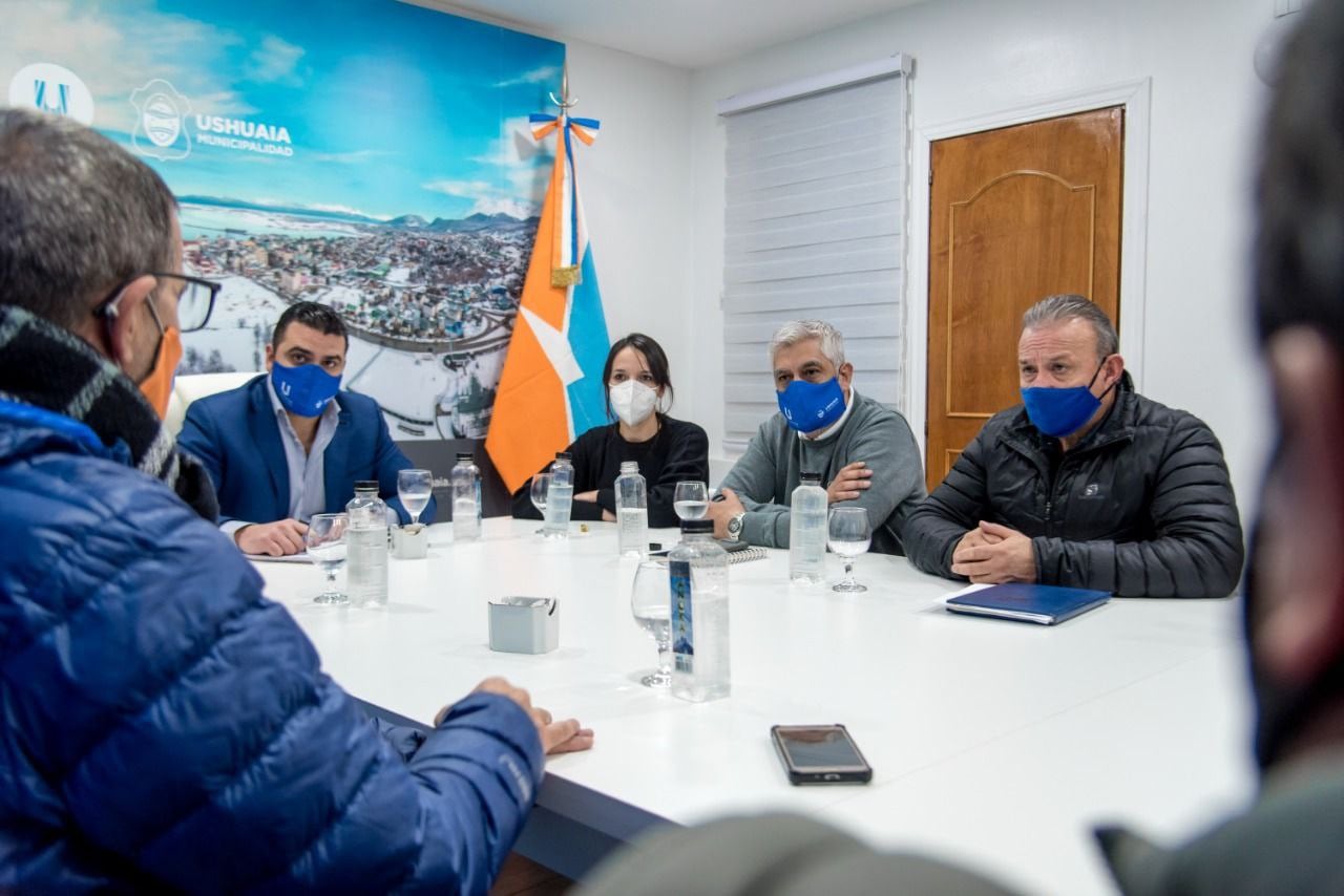 El intendente Vuoto mantuvo un encuentro con autoridades de la Asociación de Taxis