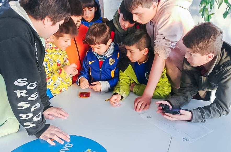 Jornada de intercambio de figuritas en los polos creativos