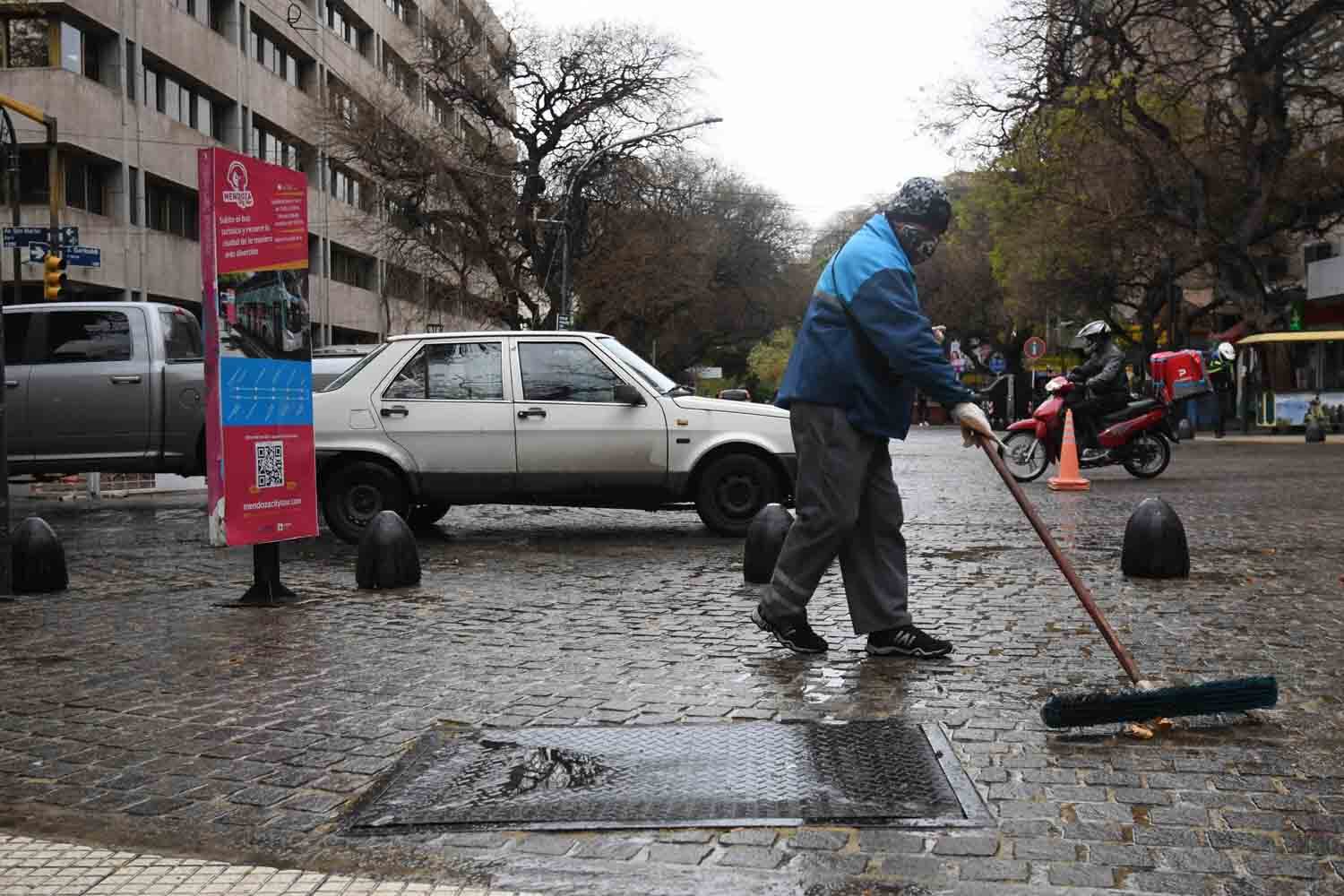 Este viernes llovió en horas de la noche y hay probabilidades de que se repita la situación en el transcurso del sábado. Foto: José Gutierrez / Los Andes. 