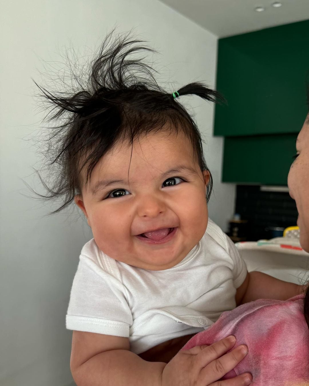 La sonrisa de Inti, la hija de Cazzu y Nodal.