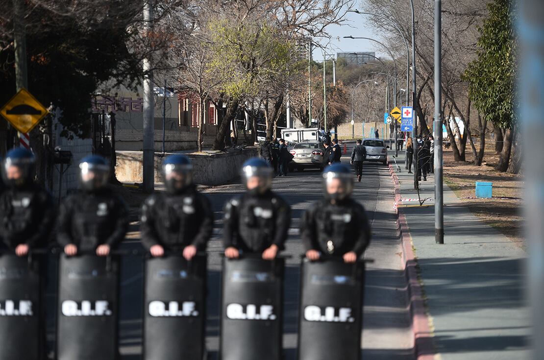 Policía mató a supuesto asaltante en Costanera Norte y sus allegados organizaron una protesta.