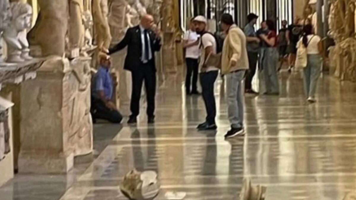Porque no le dejaron ver al Papa Francisco, un turista destrozó varias estatuas del Vaticano de casi 2.000 años de antigüedad