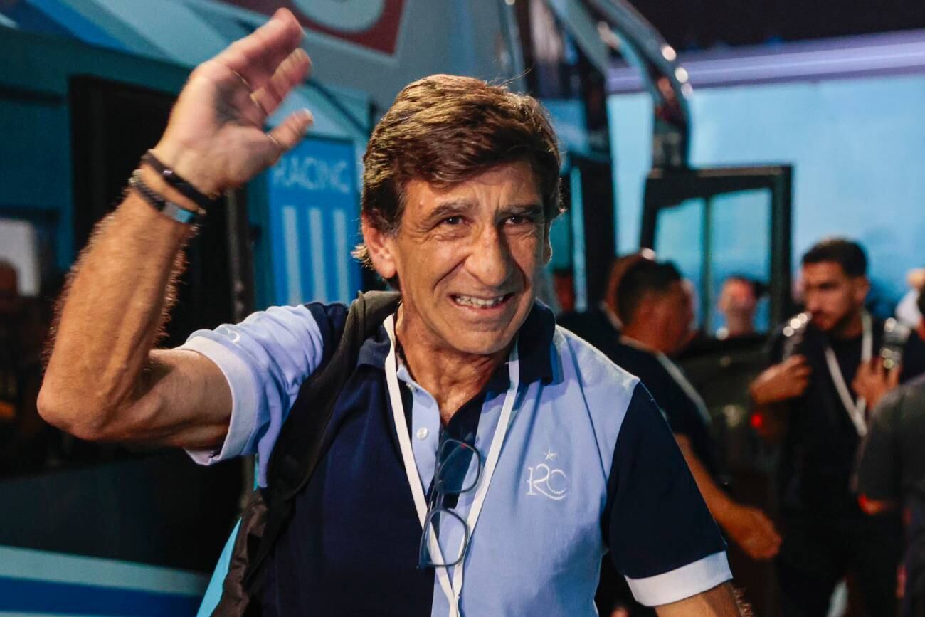 Gustavo Costas y la felicidad por la clasificación (Racing)