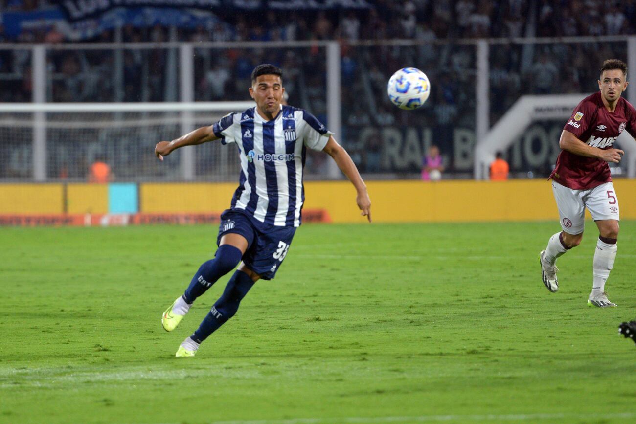 Bebelo Reynoso en su debut en Talleres ante Lanús en el Kempes. Foto: Javier Ferreyra