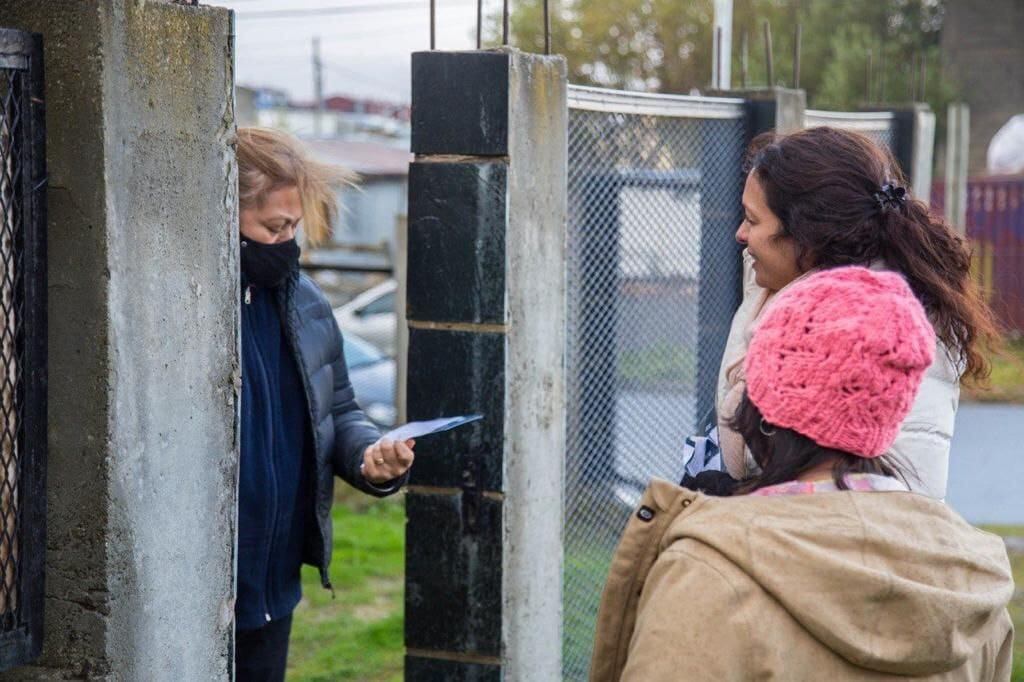 Los y las funcionarias se reunieron con los vecinos de los barrios donde se desarrolla el EMUSH y conversaron acerca del encuentro y la temática que se aborda este año.