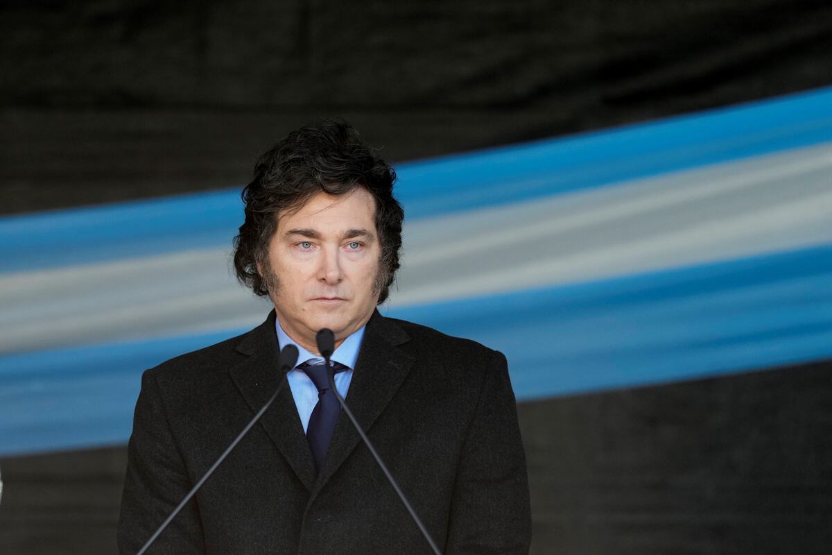 Milei firmó un DNU que otorga cien mil millones de pesos a la SIDE como “gastos reservados”