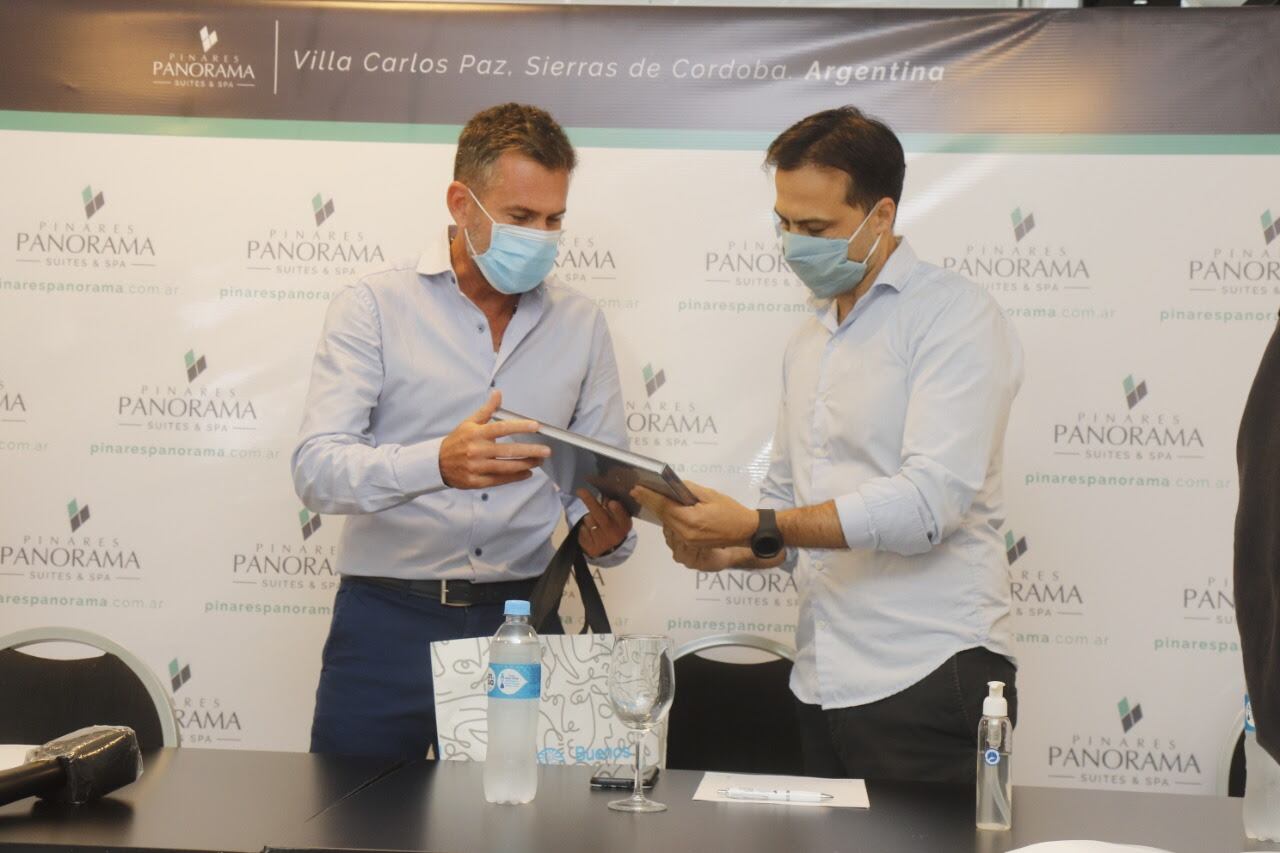 Firma de convenio entre autoridades del turismo de Carlos Paz y Ciudad Autónoma de Buenos  Aires.