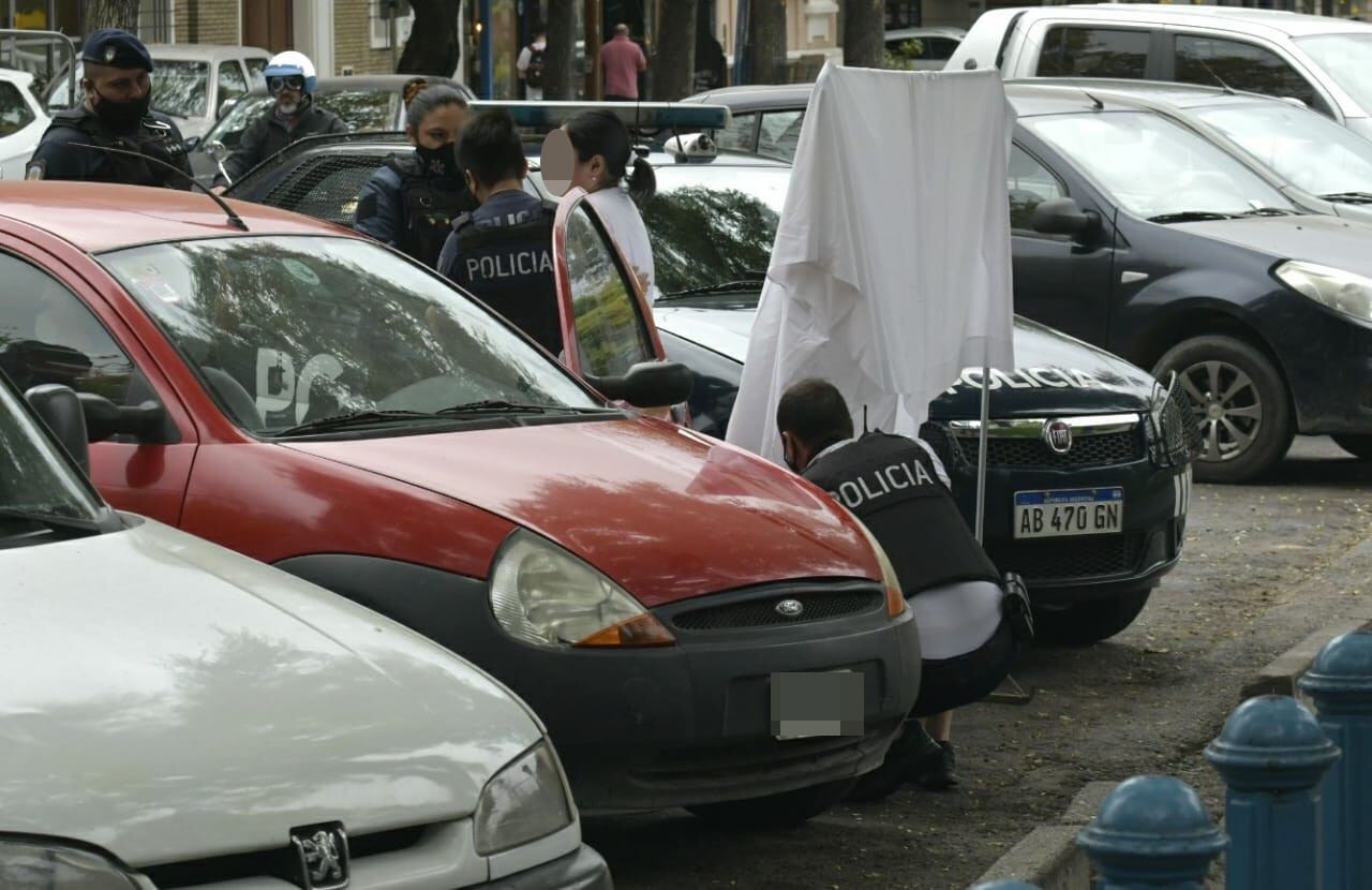 Murió una mujer en la Plaza Independencia. Orlando Pelichotti / Los Andes