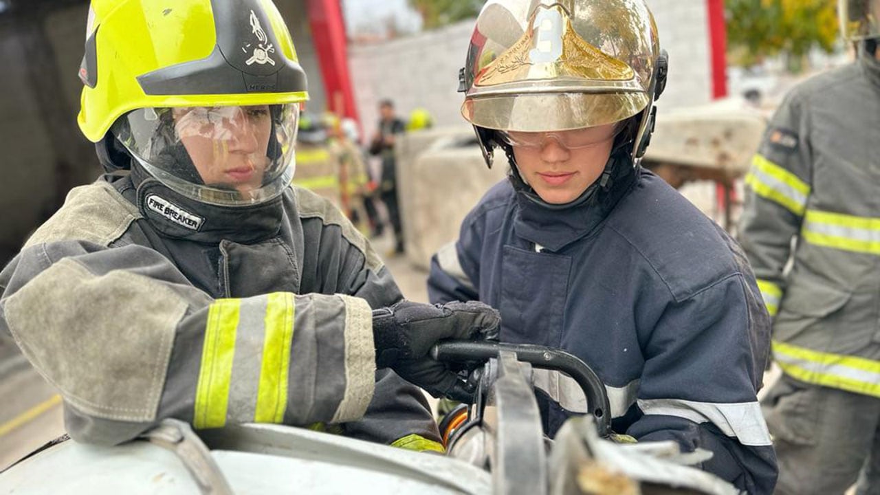 Paz Egea es representante distrital de Potrerillos, integran el cuerpo de bomberos voluntarios de Luján y quiere ser médica