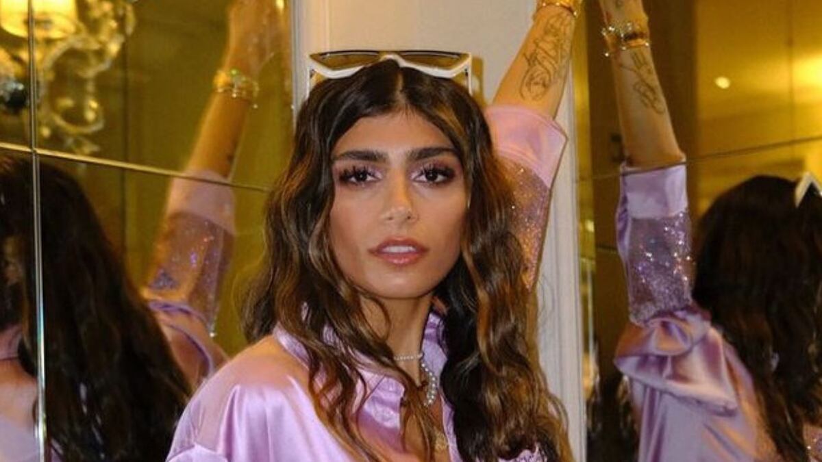 Así fue como Mia Khalifa brilló en dorado y prendió fuego Instagram con un vestido inolvidable