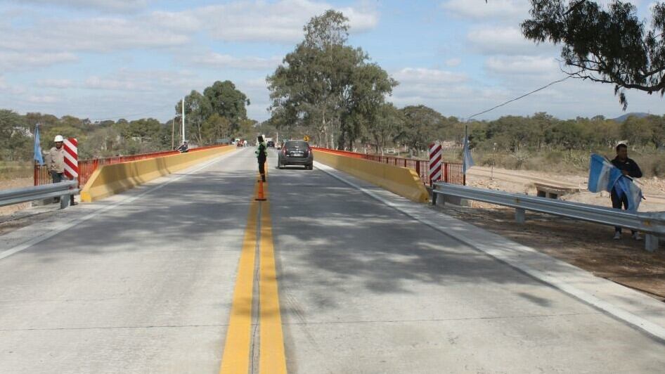 Personal de Vialidad Nacional hará pruebas de carga en un puente, en Jujuy