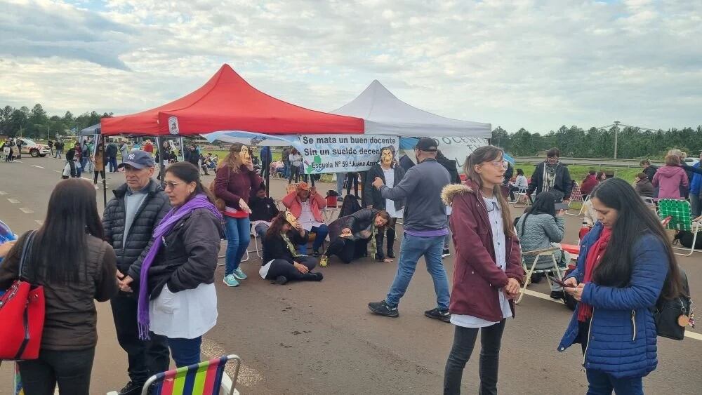 Las movilizaciones se realizan sobre la Ruta 12, a la altura del arroyo Garupá. También en Iguazú y Puerto Libertad