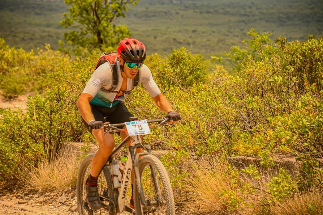 Pedalistas de Arroyito en el Rally de las Altas Cumbres 2022