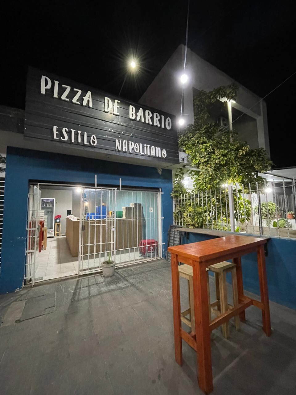 Pizza de barrio, el local de Germán Burgos.