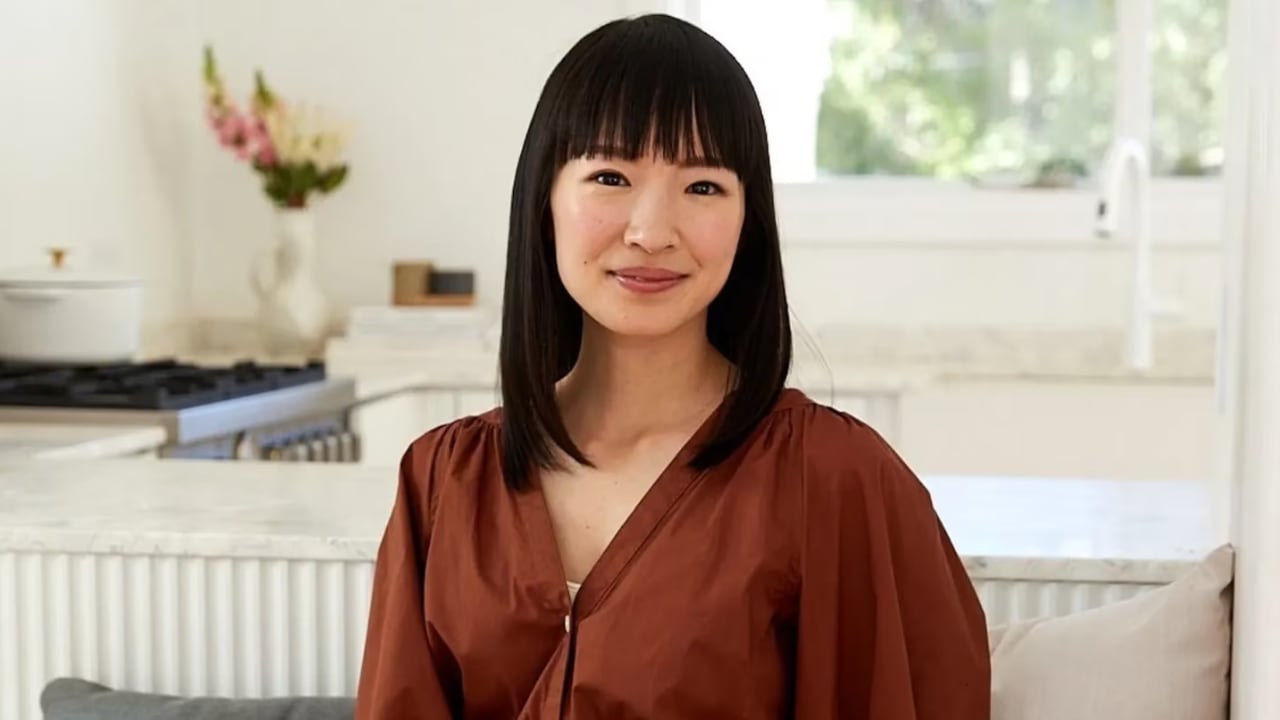 Marie Kondo contó que decidió cambiar su estilo de vida tras el nacimiento de su tercer hijo. 