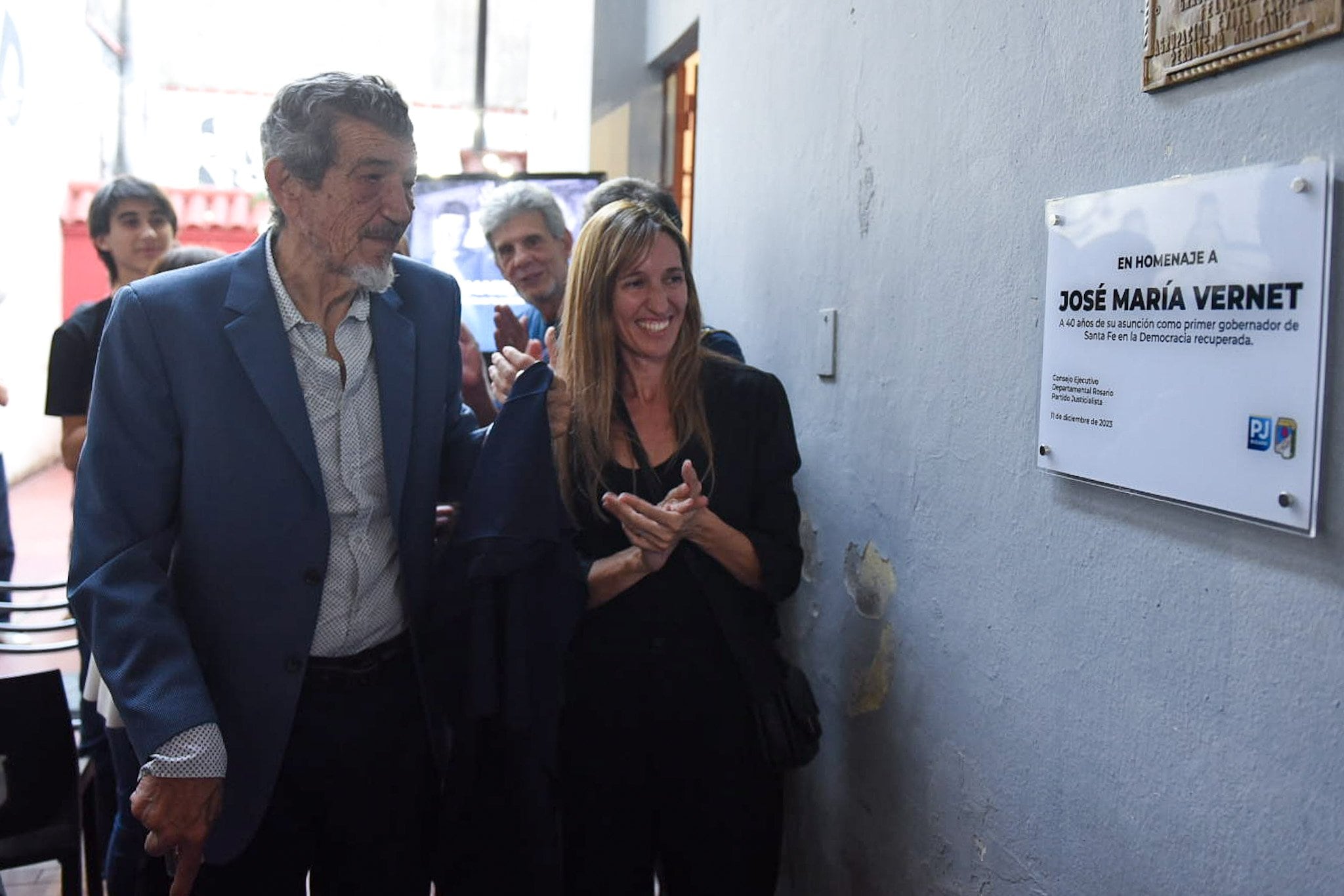 La sede rosarina del PJ tiene una placa que recuerda la gestión de Vernet.