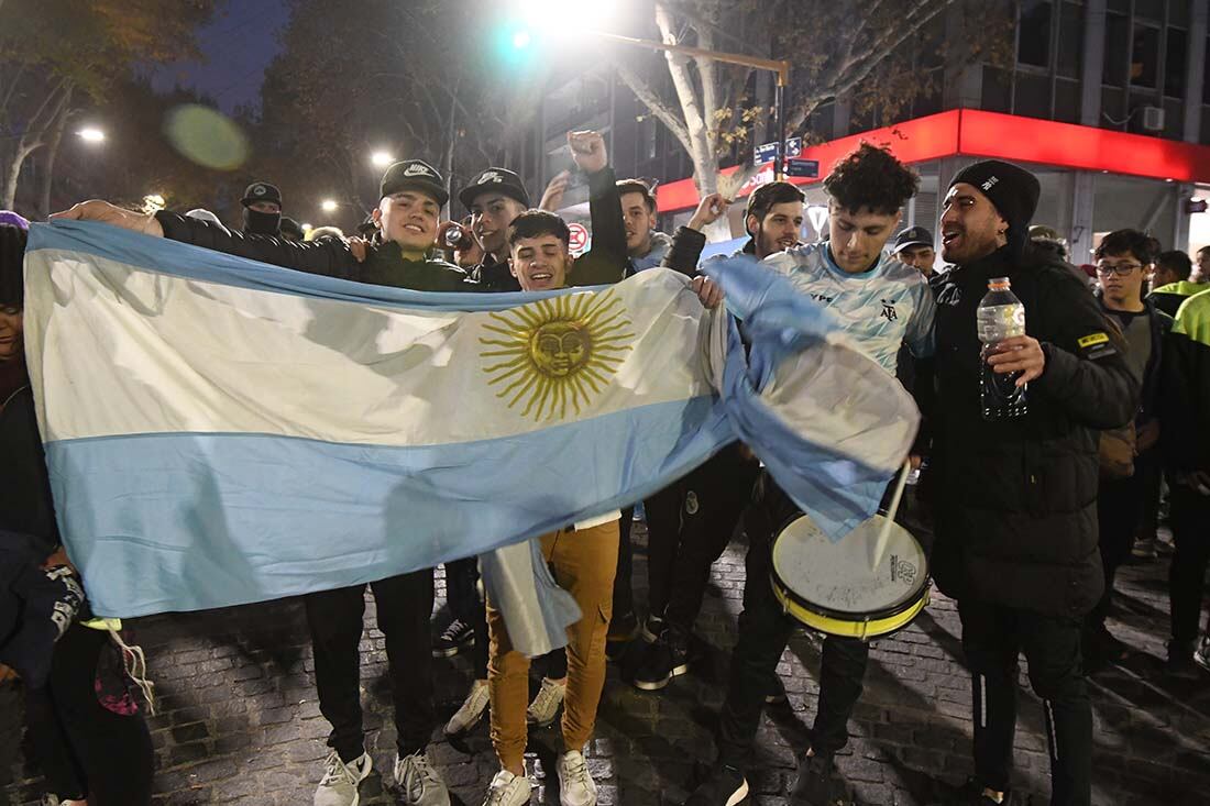 El país salió a festejar el triunfo. En Buenos Aires, los ladrones aprovecharon. 