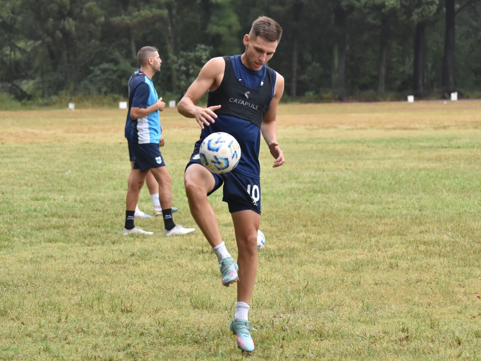 ¿”Pajarito” irá desde el arranque? Ante la posibilidad de que Francisco Molina no esté bien físicamente, Daniel Juárez podría aparecer como cambio en el mediocampo.