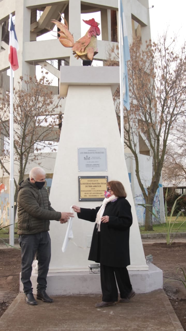 Inauguración monumento al Gallo Galo en la Plaza Francia, Tres Arroyos