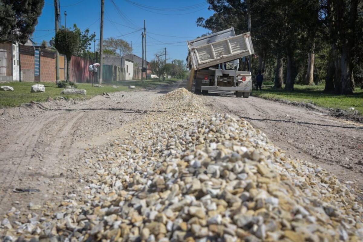 El Municipio realizó tareas de limpieza y engranzado en el barrio Coronel Dorrego