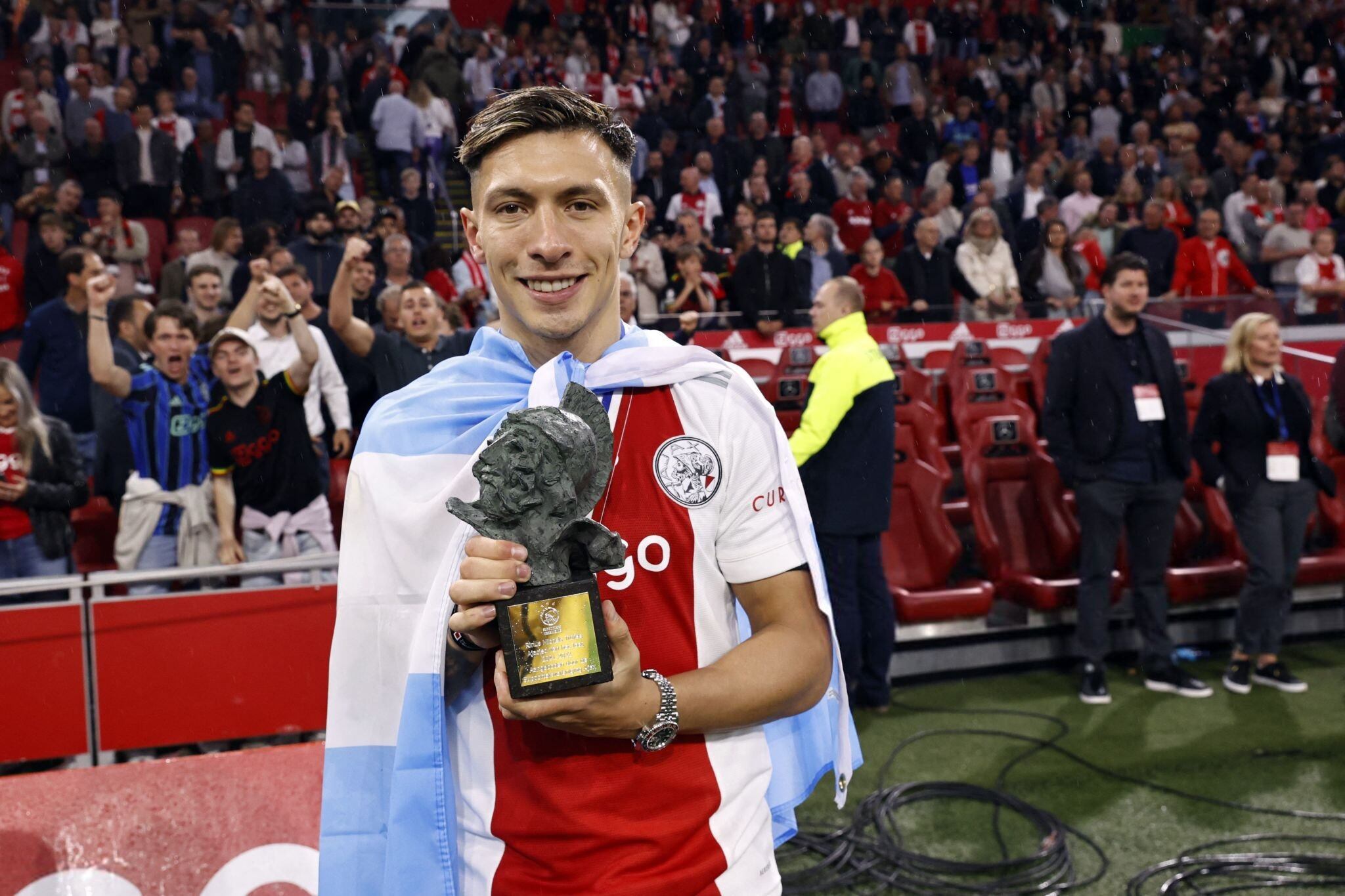 Lisandro Martínez fue elegido como el mejor jugador del Ajax en toda la temporada.