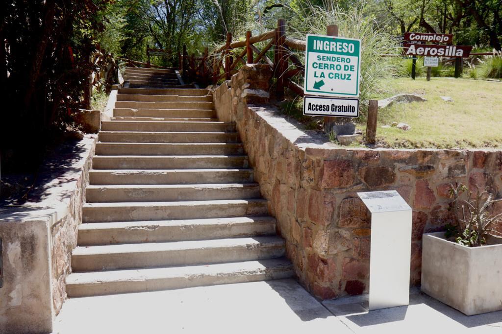 Códigos “QR” y reseñas en braille en los principales puntos turísticos de Carlos Paz.