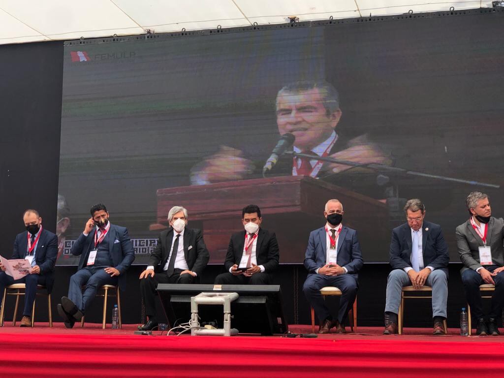 Javier Noguera participó en la Cumbre Municipal del Bicentenario.