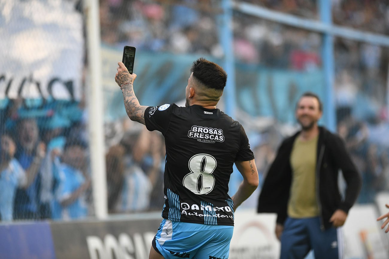 Racing se impuso 1-0 ante Deportivo Riestra por la Primera Nacional ( Ramiro Pereyra /La Voz )