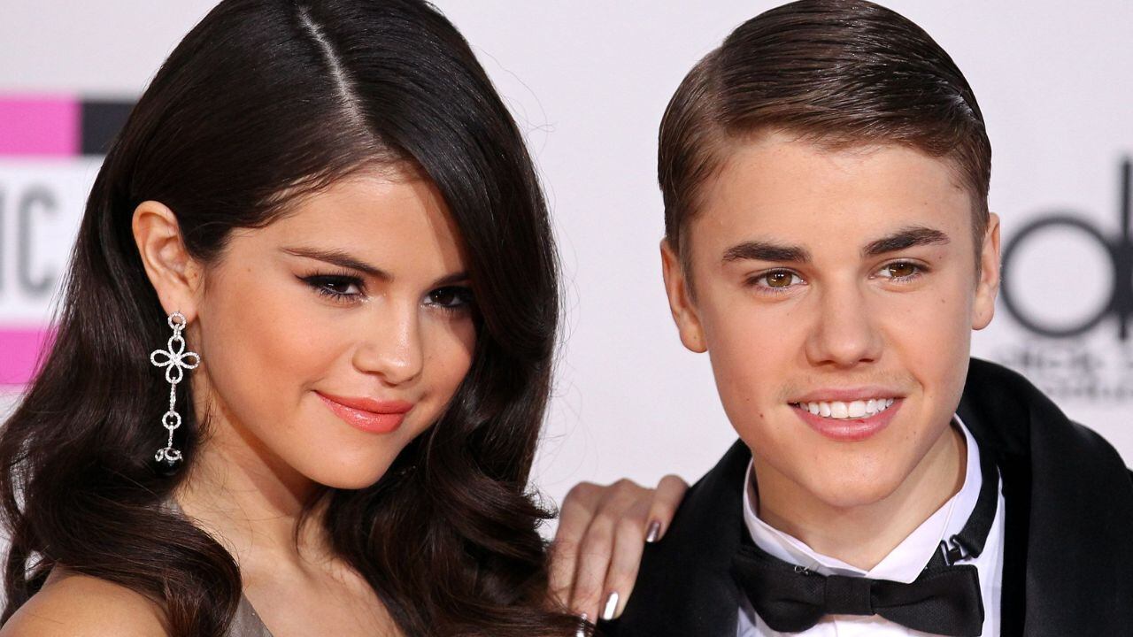 Selena Gómez y Justin Bieber duran te el comienzo de su relación entre 2010 y 2011.