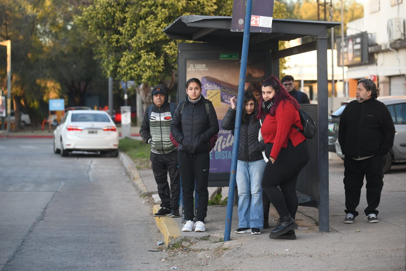 El paro de colectivos complica a millones de personas.