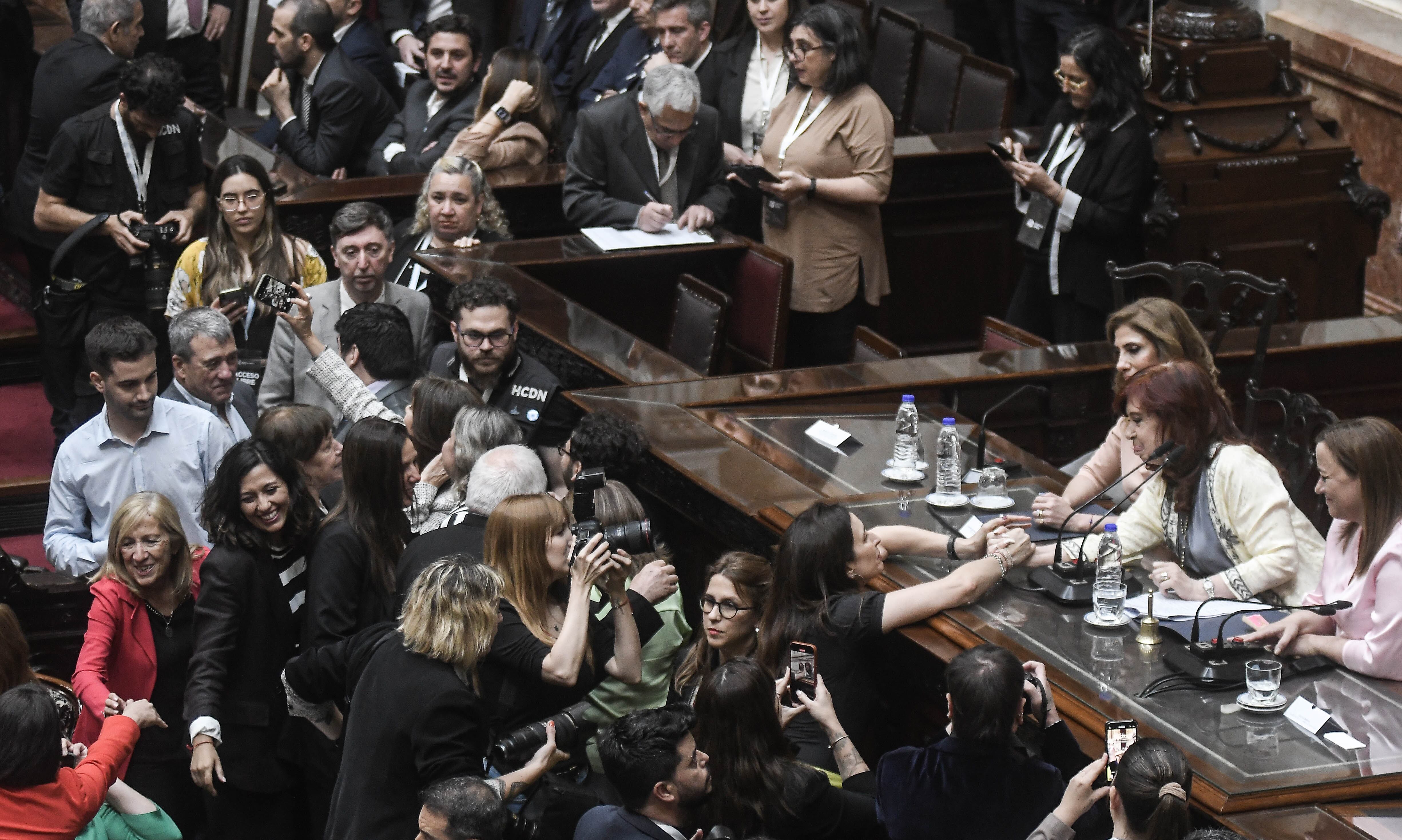 Cristina Kirchner se despidió de los trabajadores del Senado. Foto: Federico López Claro