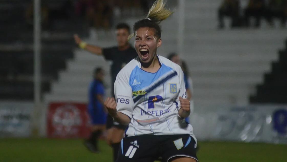 La puntaltense Julieta Romero convirtió dos goles en el triunfo de la Liga del Sur ante Villarino.